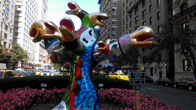 Niki Sculpture Close Up (640x361)